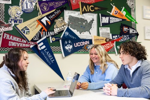 Holy Cross Students Invited to College Fair 